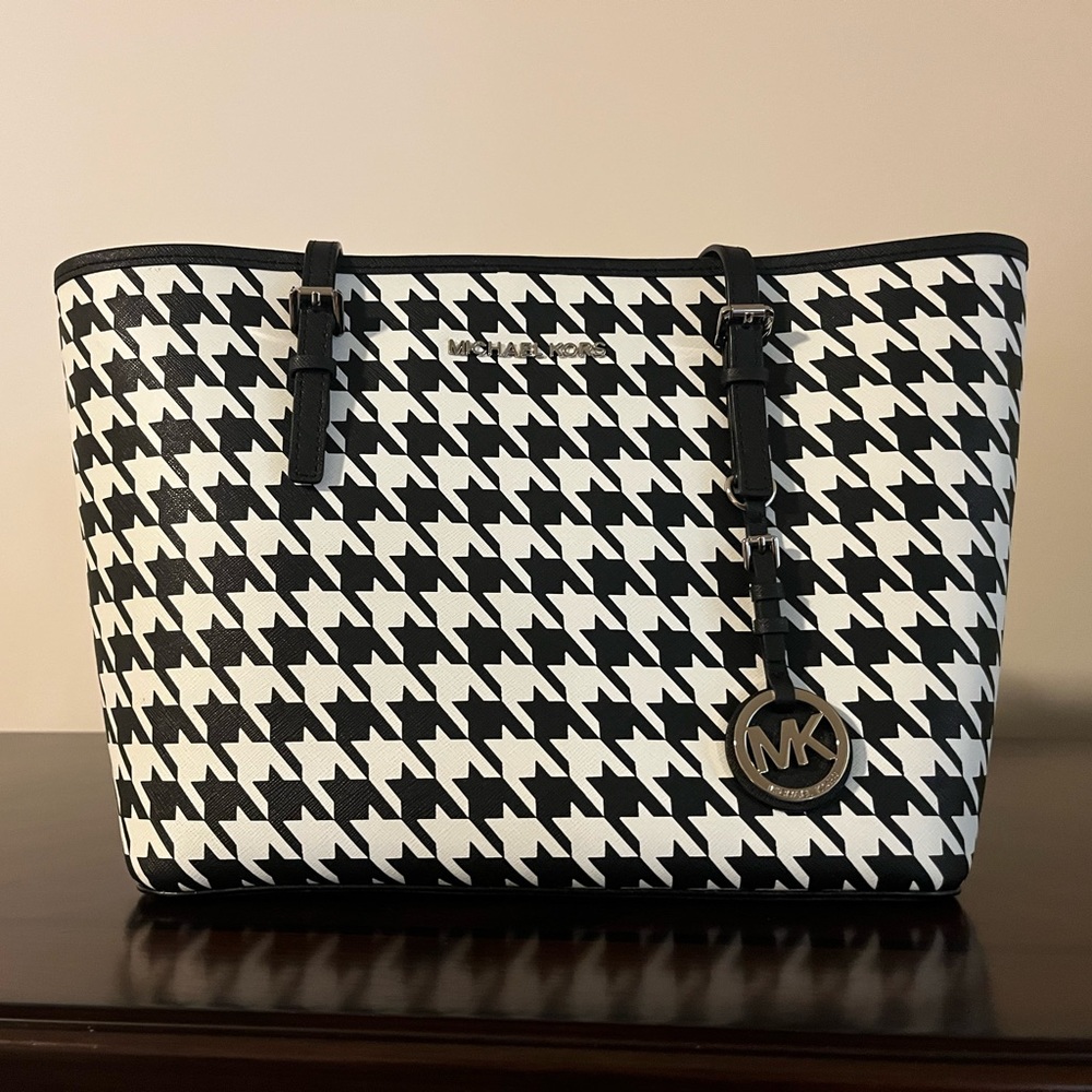 Michael Kors Jet Set Houndstooth tote